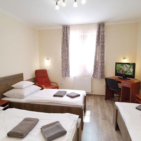 Kamilla Panzio Es Rendezvenyhaz Bed and Breakfast Balmazújváros Exteriör bild