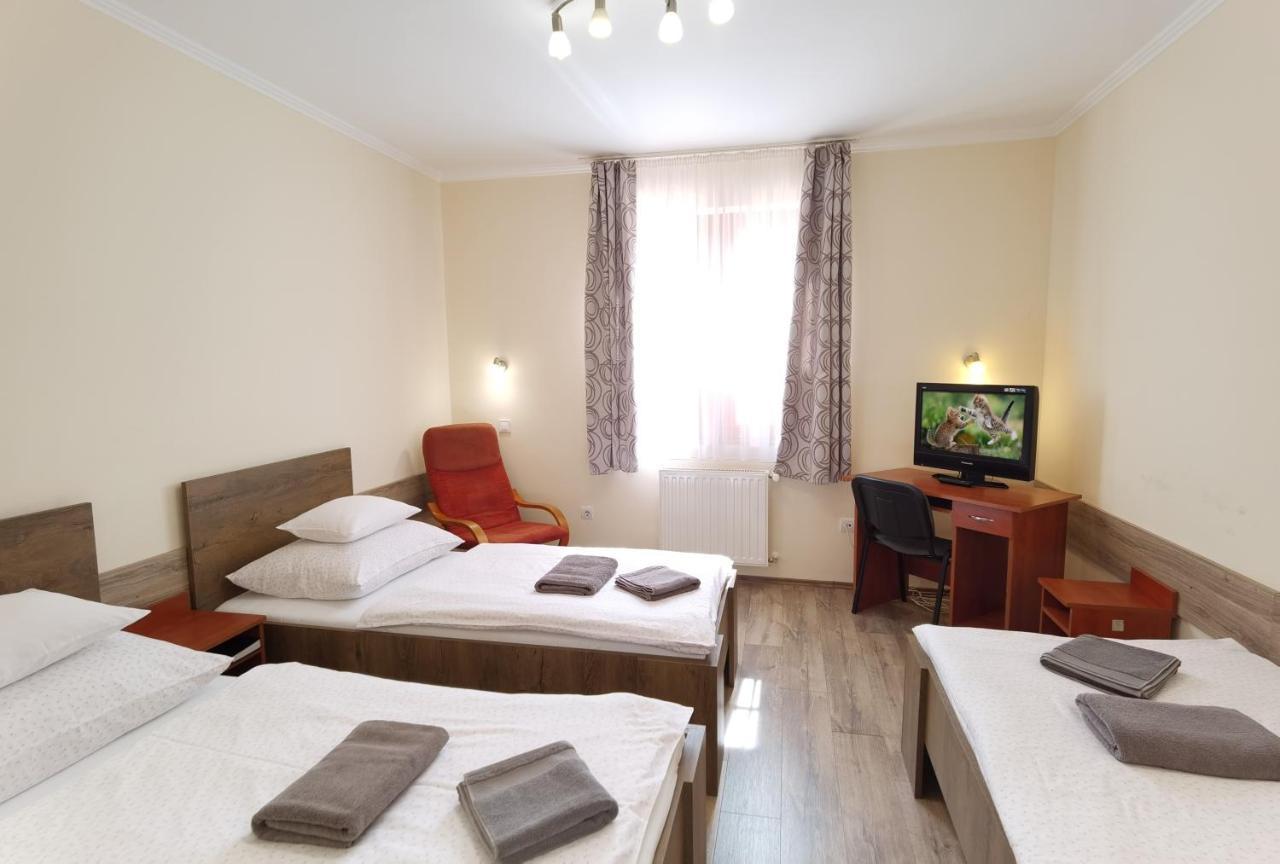 Kamilla Panzio Es Rendezvenyhaz Bed and Breakfast Balmazújváros Exteriör bild