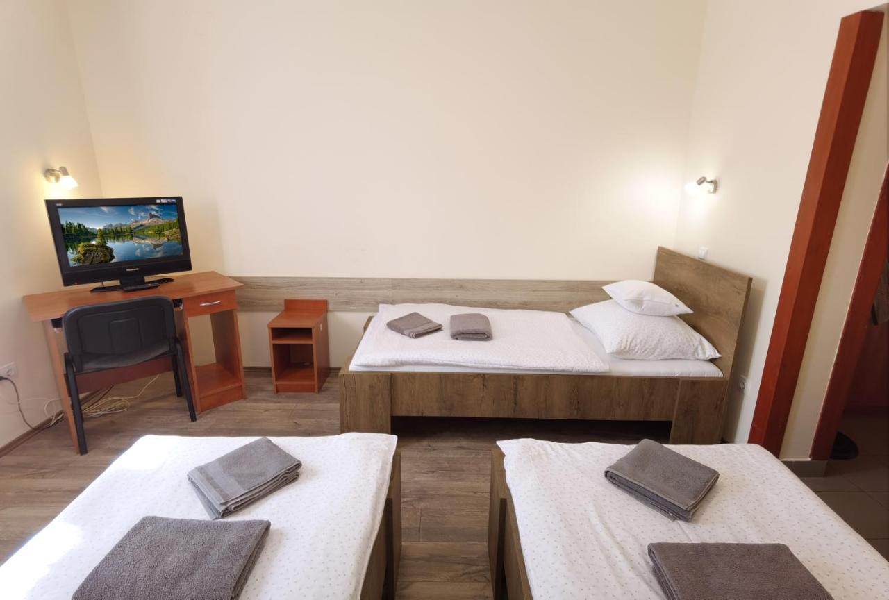 Kamilla Panzio Es Rendezvenyhaz Bed and Breakfast Balmazújváros Exteriör bild